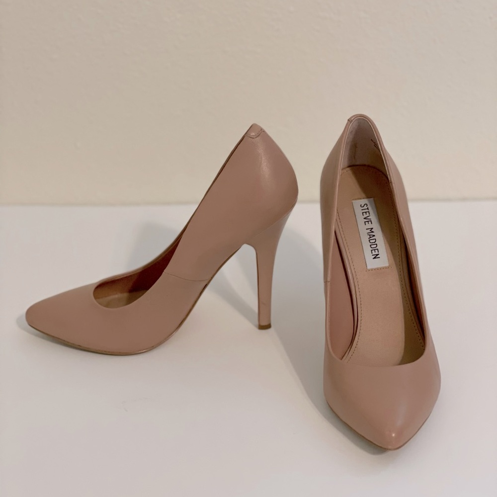 Steve Madden - Pointed toe Pumps - 4” Heel - Leather Upper - Nude - Size 8